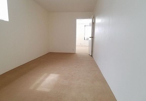 4th image of 129 E 7th St #7