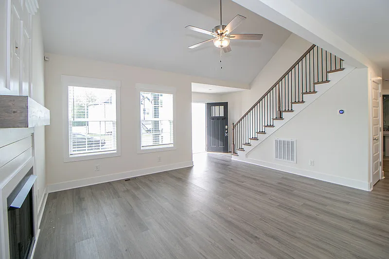 5 bed, 2.5 bath, 2014 sqft, $2,330 — Photo 4
