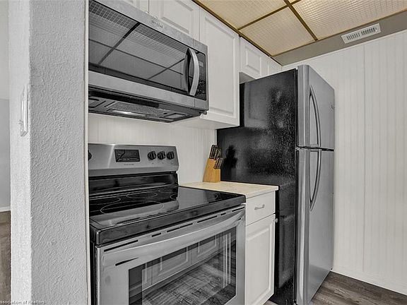4th image of 2113 Lakeview Dr APT 2B