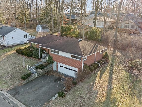 2nd image of 407 Kathleen Dr