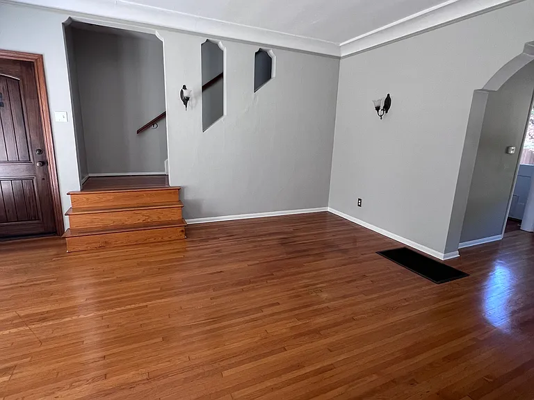 4243 E Vermont St — Photo 4