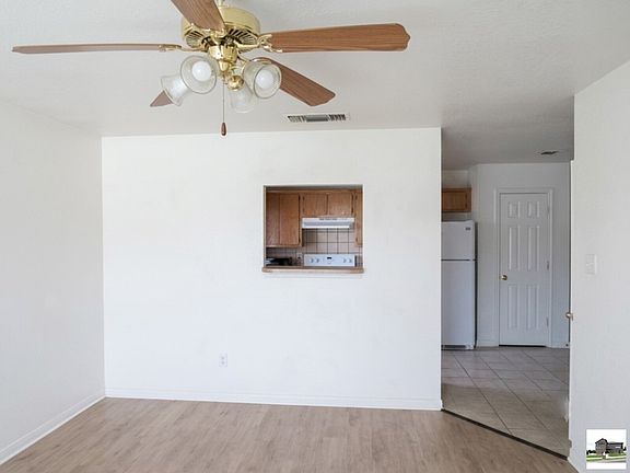3rd image of 305 Cedar Ridge Dr Unit A
