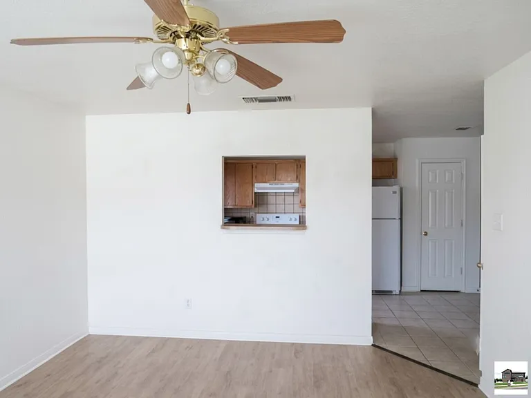 305 Cedar Ridge Dr #A — Photo 3