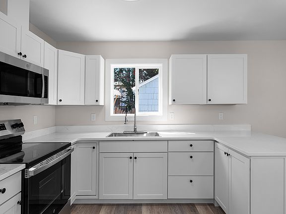 5th image of 225 SE Thomas St #1