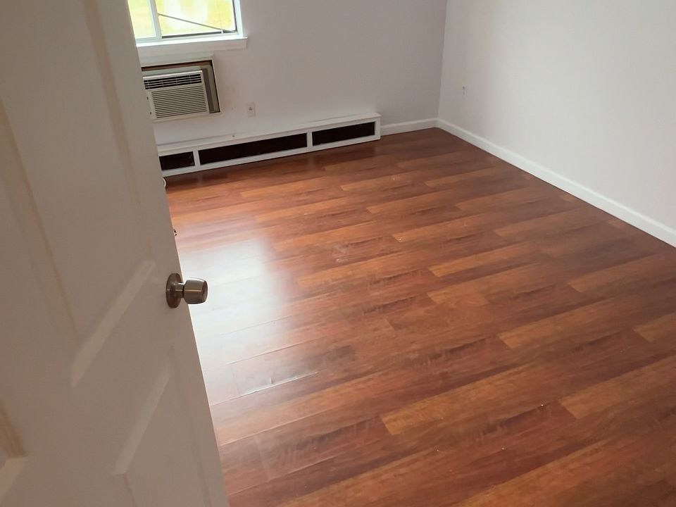 2nd image of 21 Ruth Ct