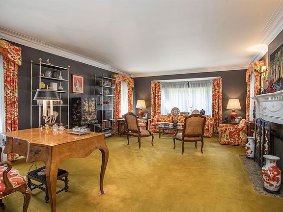 3rd image of 4576 Connaught Dr