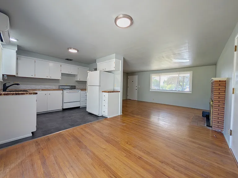1117 NW Oak Ave — Photo 11