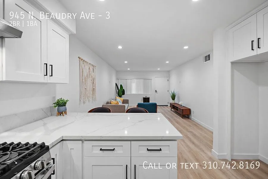 Fully Remodeled 2BR with Stunning Downtown LA Views Move-In Special! — Photo 4