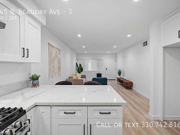 4th image of 945 N Beaudry Ave APT 3