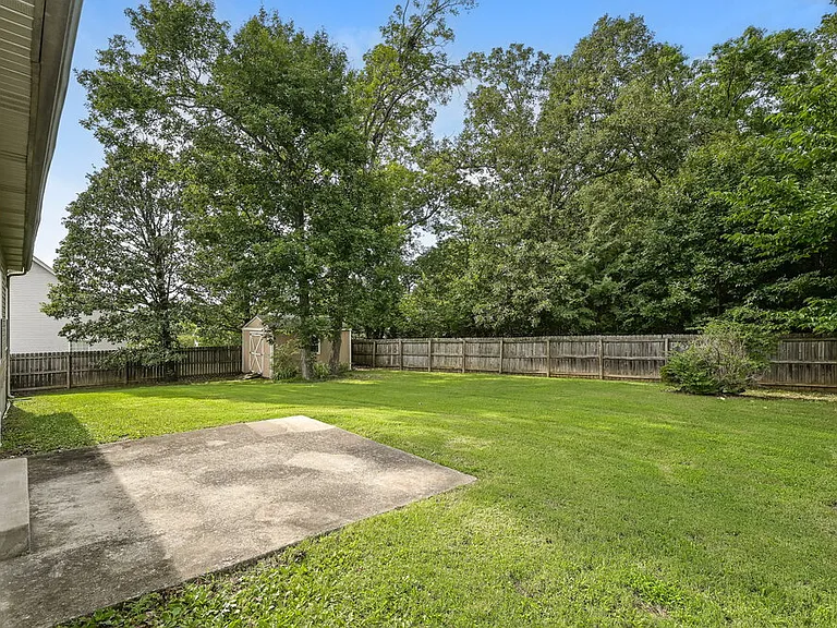 1903 Champlain Dr — Photo 17