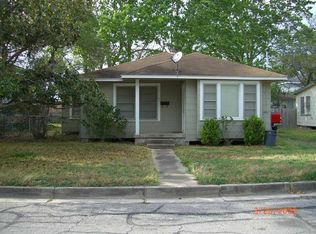 711 E McAlpine St, Navasota, TX 77868