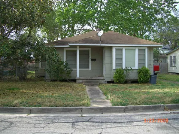 711 E McAlpine St, Navasota, TX 77868