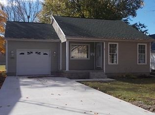 413 W 2nd St, Assumption, IL 62510