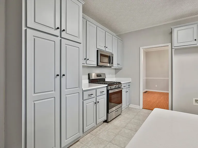 105 Edgemoore Ln — Photo 11