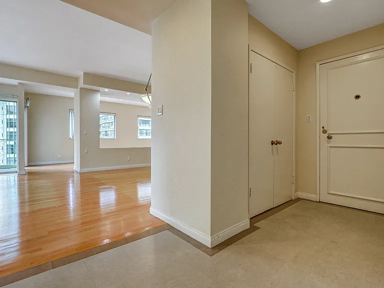 10787 Wilshire Blvd #802 — Photo 28