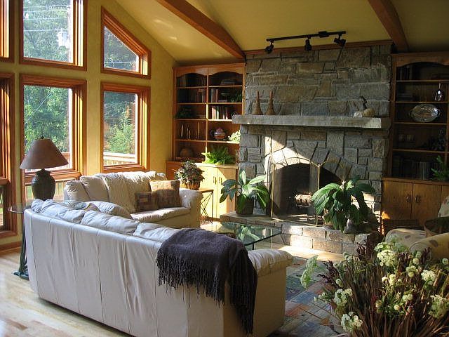 2nd image of 271 Cobble Creek Ln