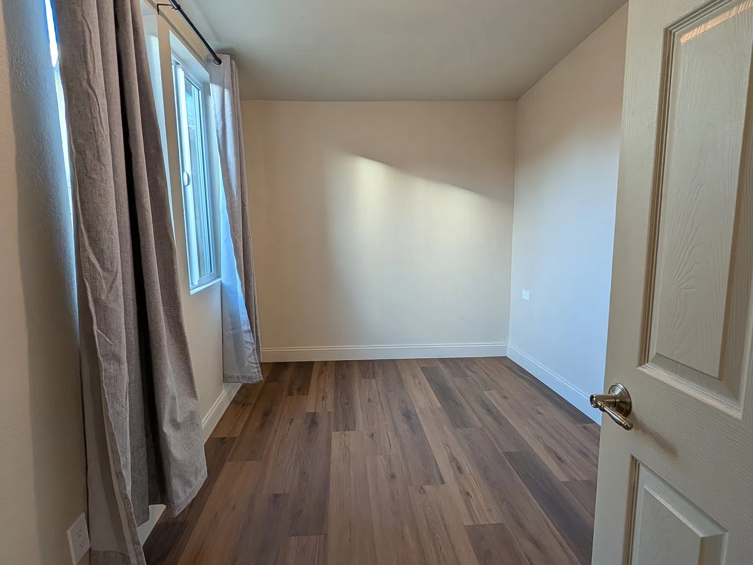 3 bed, 1012 sqft, $3,450 — Photo 3