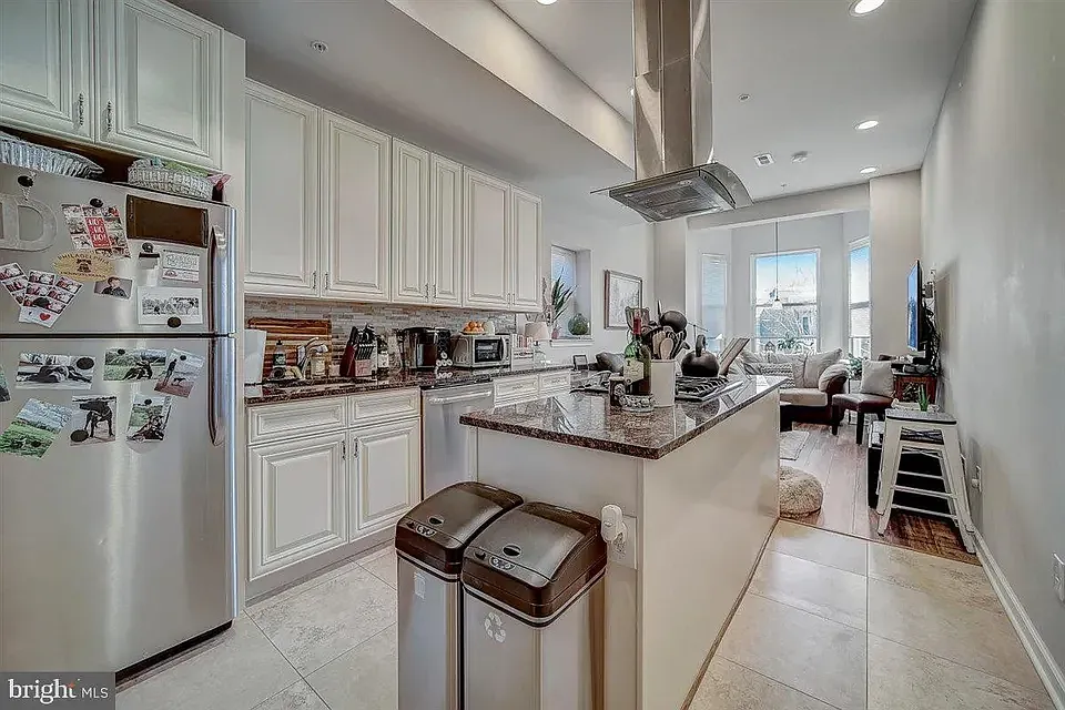 3 bed, 1245 sqft, $2,400 — Photo 4