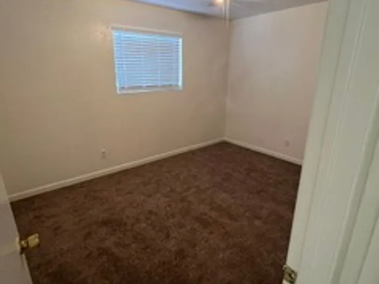 699 W Ray Rd — Photo 3