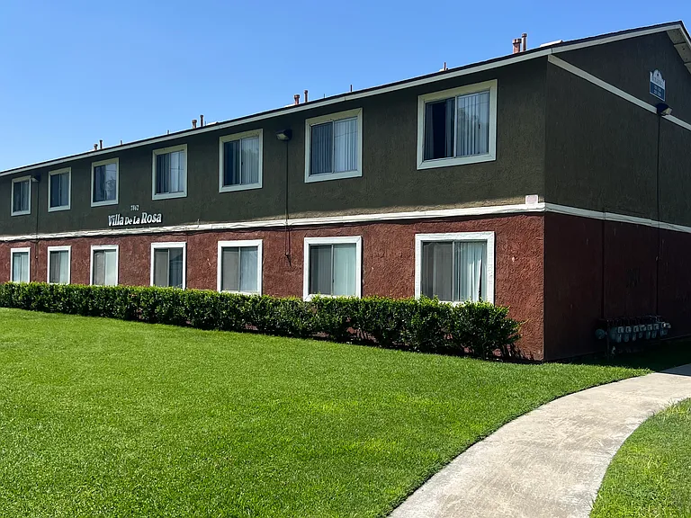 Villa De La Rosa Apartments — Photo 23