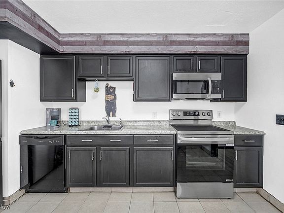 5th image of 2119 E 41st St