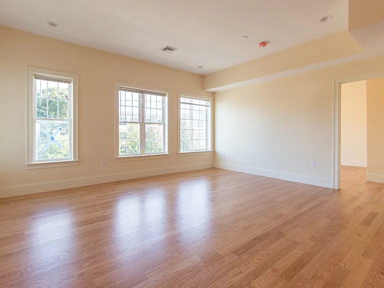 5165 Washington St #13 — Photo 4