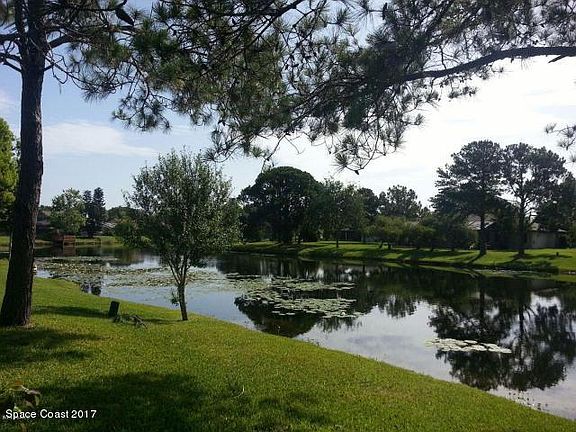 5th image of 385 Crystal Lake Dr