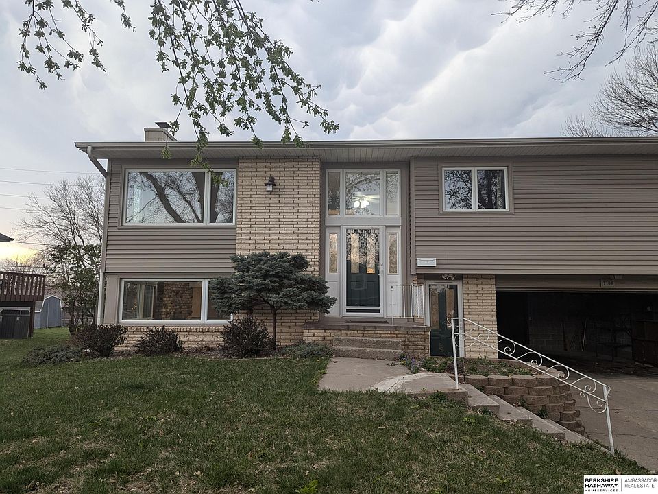 1st image of 7108 Pine Dr