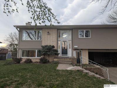 7108 Pine Dr, La Vista, NE, 68128
