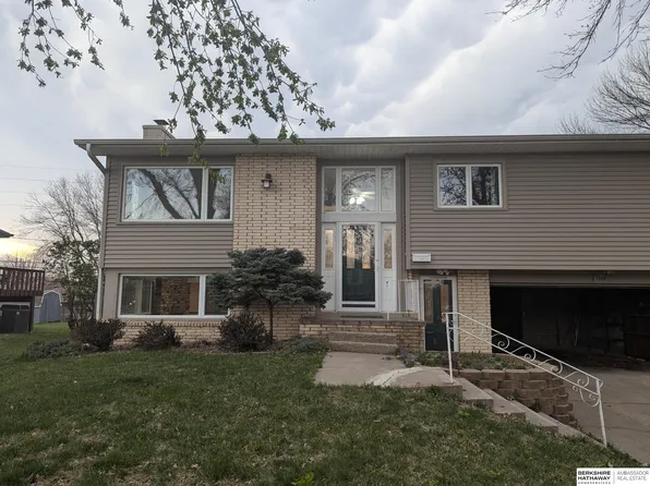 7108 Pine Dr, La Vista, NE 68128