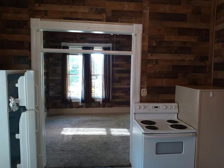 703 E 4th Ave — Photo 8
