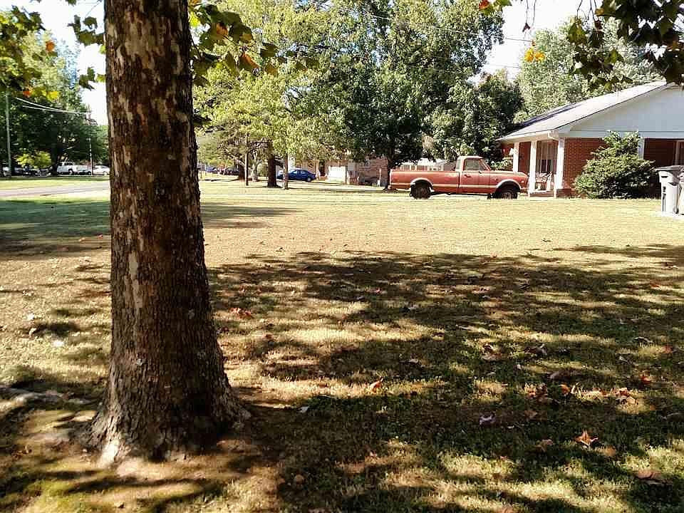 2nd image of 1610 Ridgewood Dr