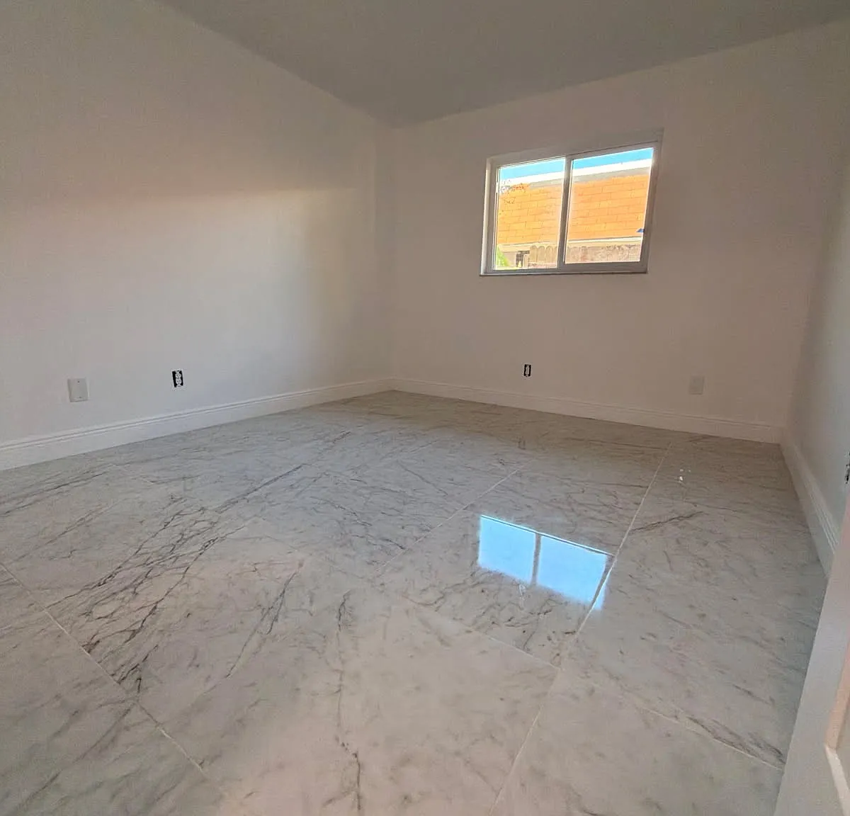 2 bed, 924 sqft, $2,000 — Photo 3