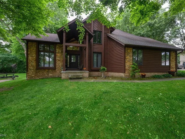3950 Glenoak Dr NE, Louisville, OH 44641