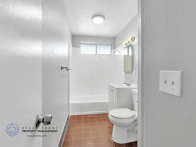 228 West Carson — Photo 22