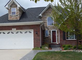 3617 Thornwood Dr, Auburn Hills, MI