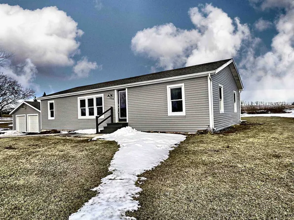 1733 Cedarview Dr, Saint Cloud, WI 53079