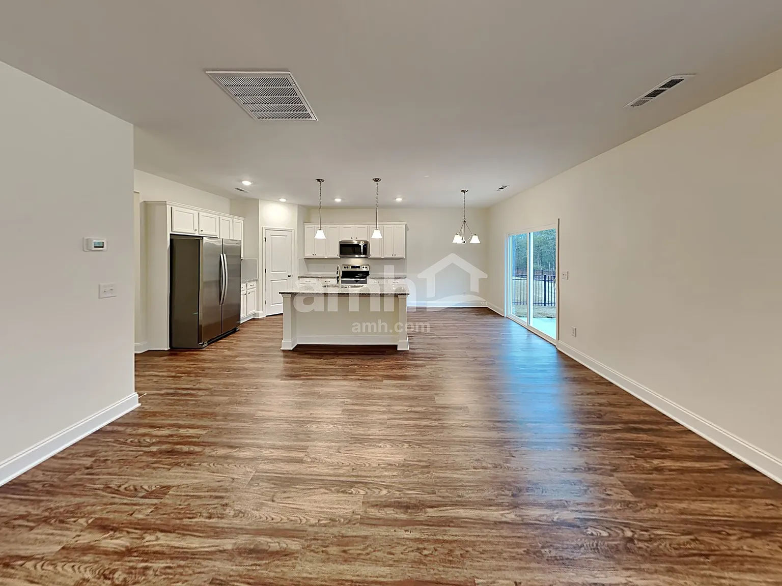 4 bed, 2.5 bath, 2297 sqft, $2,585 — Photo 4