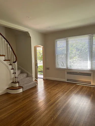 285 Wayne Ave Photo 1