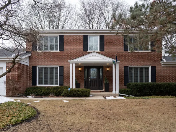 2726 Illinois Rd, Northbrook, IL 60062