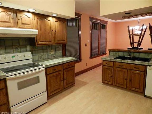 2nd image of 173 W Rock Ave