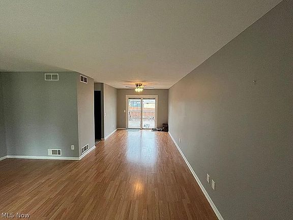 5th image of 1077 Sutherland Ave
