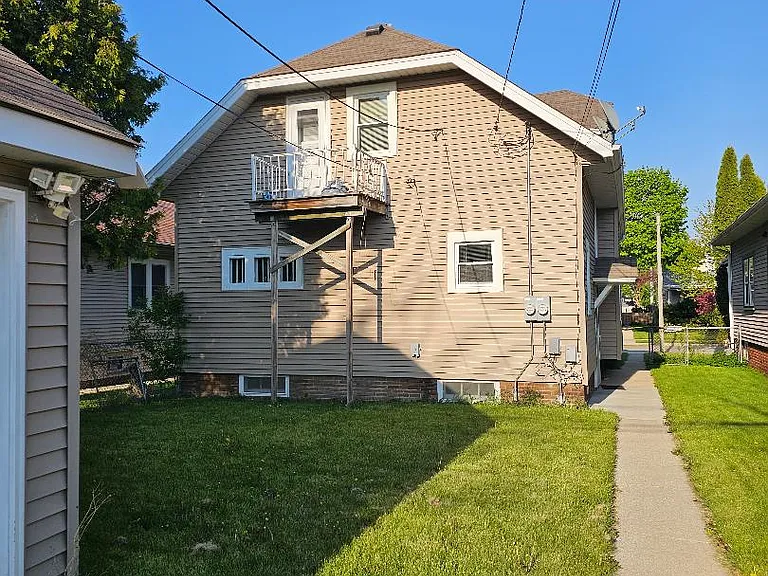 1926 Thurston Ave — Photo 33