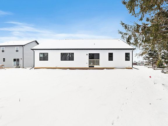 5th image of 381 Dahlia Dr #24