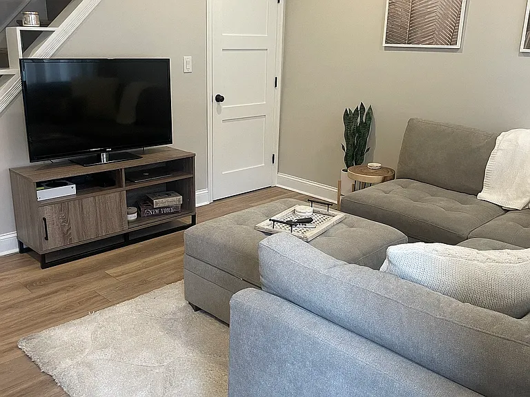 181 Mallory St — Photo 2