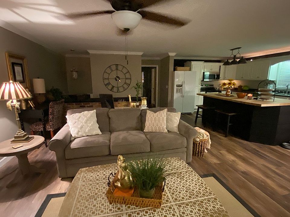 Main room/kitchen /LR 