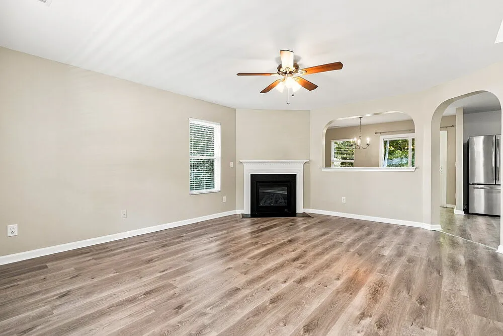3 bed, 2.5 bath, 2020 sqft, $2,045 — Photo 4