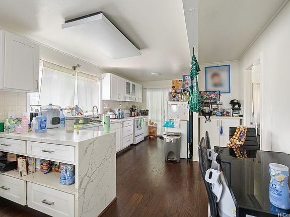 5th image of 1592 Perry St