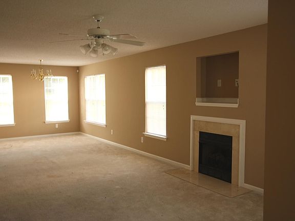 Great Room w/ Fireplace