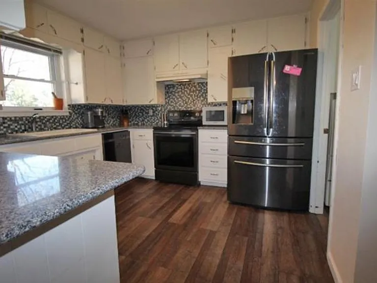801 Pearson Dr — Photo 4